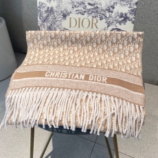 CHRISTIAN DIOR